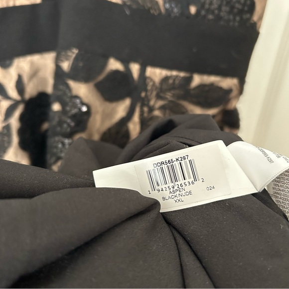 Dress the Population Aspen Floral Lace Midi Dress - Picture 14 of 14